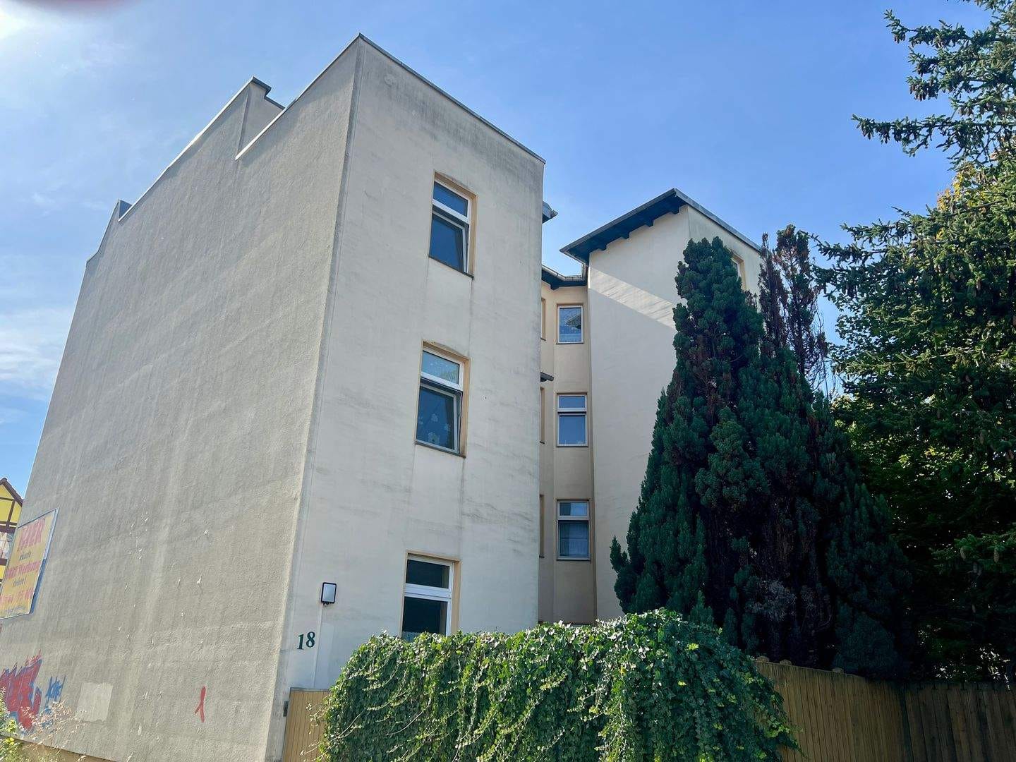 Immobilie in Halberstadt - Charmantes Mehrfamilienhaus mit sieben Wohneinheiten - solide Kapitalanlage in gepflegtem Zustand - Bild 1