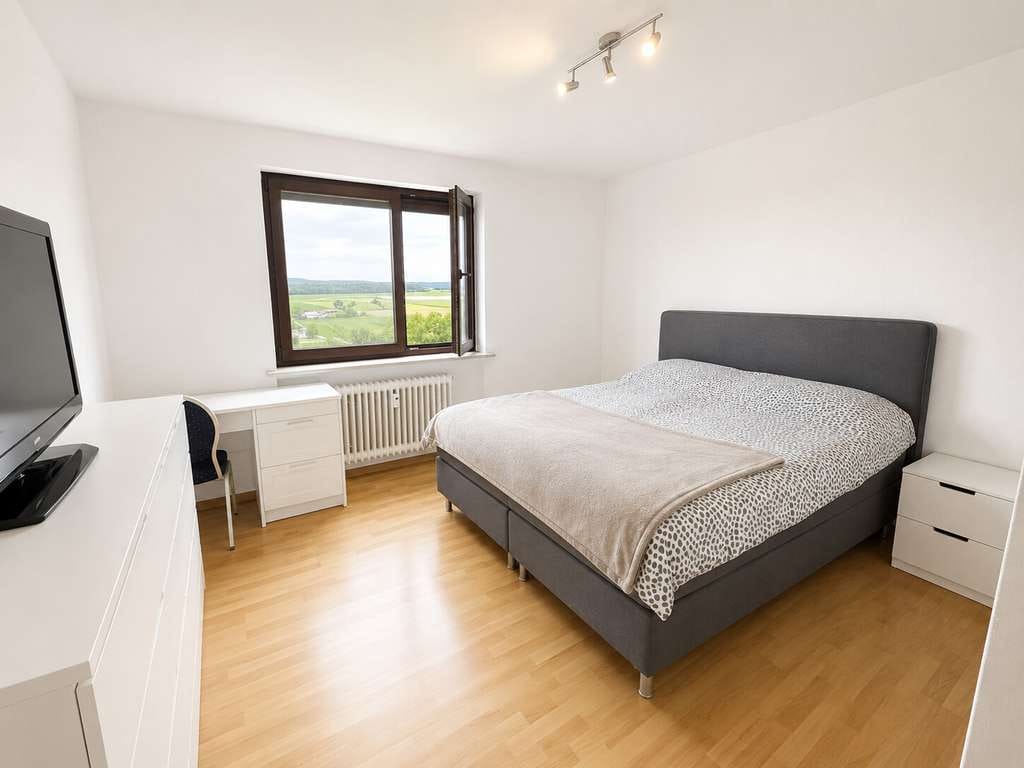 Immobilie in Eberdingen - Moderne 3-Zimmer-Wohnung im Hirschpfad – Balkon, Aufzug & Blick ins Grüne - Bild 2