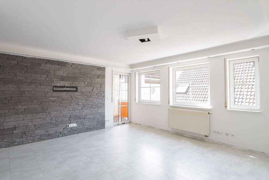 Immobilie in Schwaigern - Renovierte 3,5-Zi.-Whg mit Balkon & TG-Stellplatz im Herzen Schwaigerns - 200 m zum Bahnhof - Bild 2