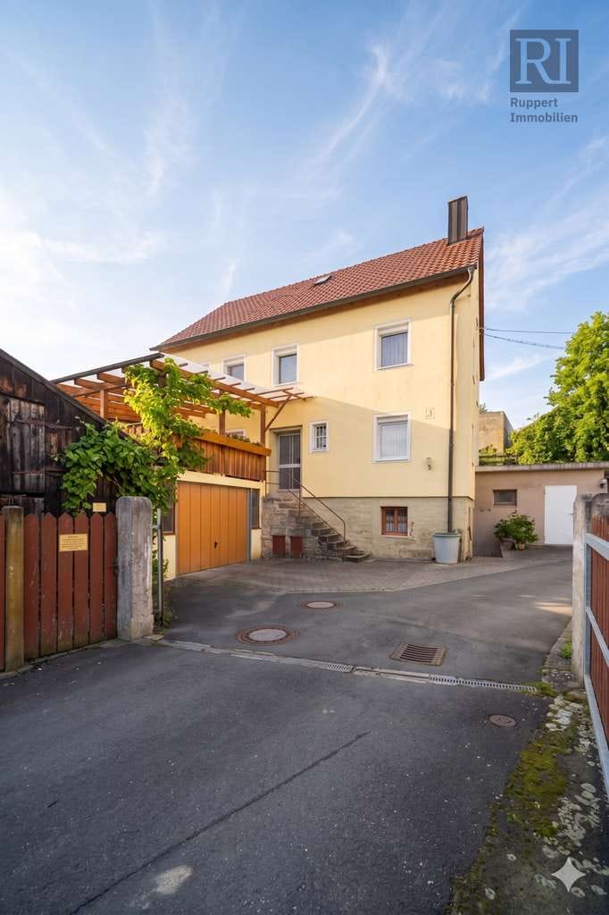 Immobilie in Marktbreit - Einfamilienhaus mit großzügigen Nebengebäuden - Bild 0