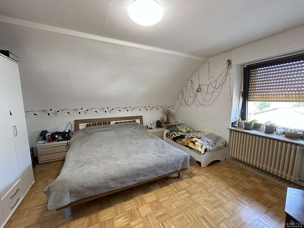 Immobilie in Riegelsberg - Zweifamilienhaus mit großem Garten und Garage - Bild 3