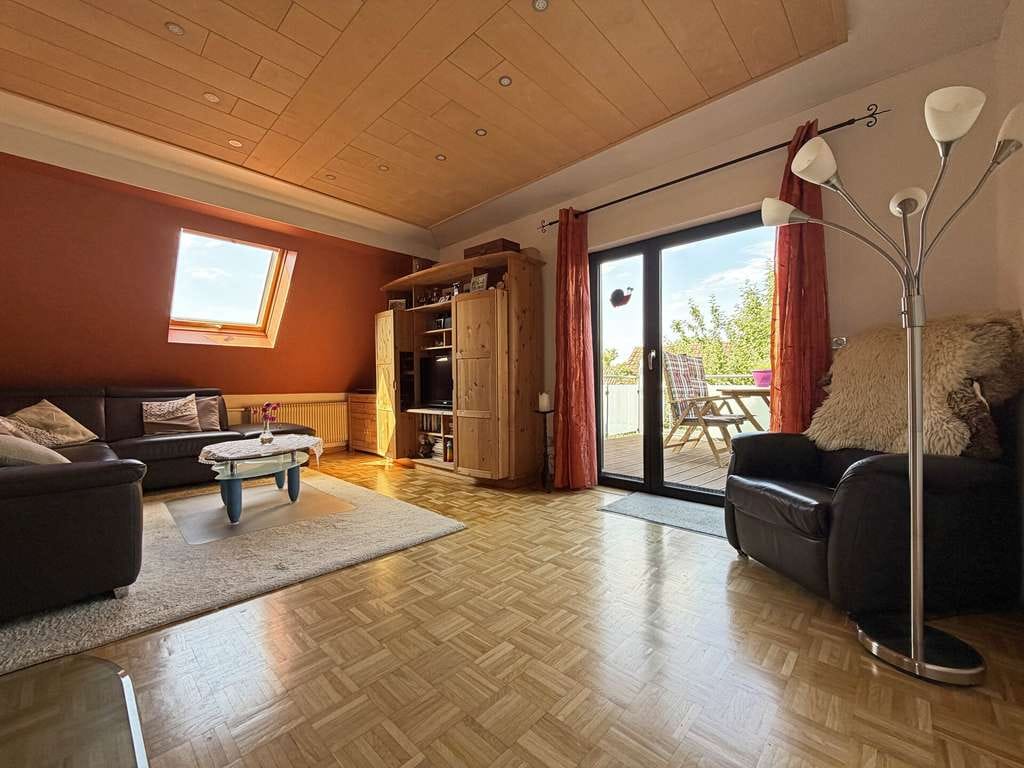 Immobilie in Aldingen - Doppelt wohnen, einfach glücklich.
2 Wohnungen. 6 Zimmer auf 163 m².
Gartenoase. Terrassen. Garage - Bild 2