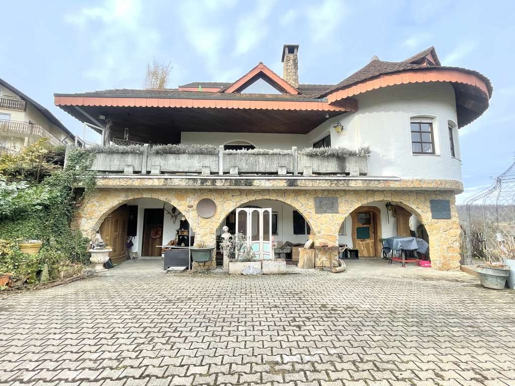 Immobilie in Michelfeld - Stilvolle Landhausvilla mit traumhafter Aussicht - Bild 0