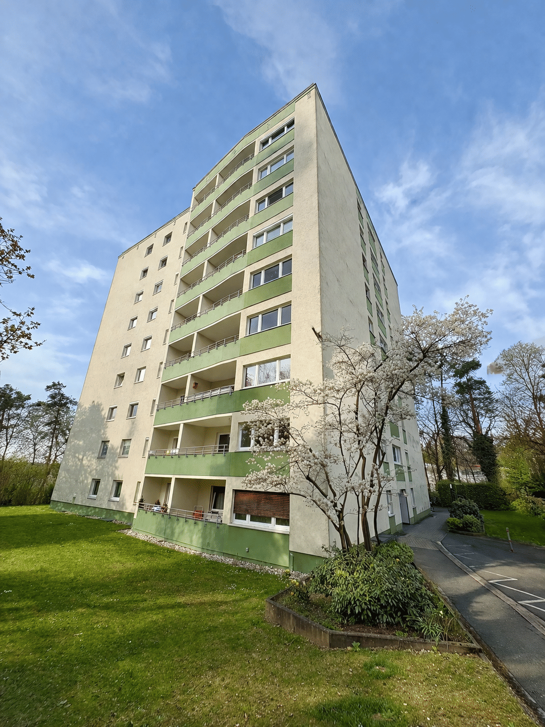 Immobilie in Spardorf - Großzügige 4-Zimmer-Wohnung mit Garagenstellplatz - Bild 0