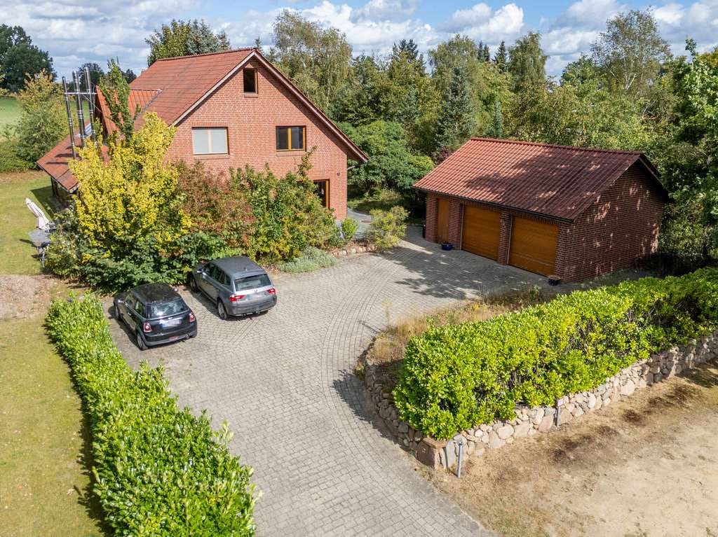 Immobilie in Barnstedt - Wohnen wie im eigenen Park: Traumhaus mit Wintergarten, Weitblick und Privatsphäre - Bild 2