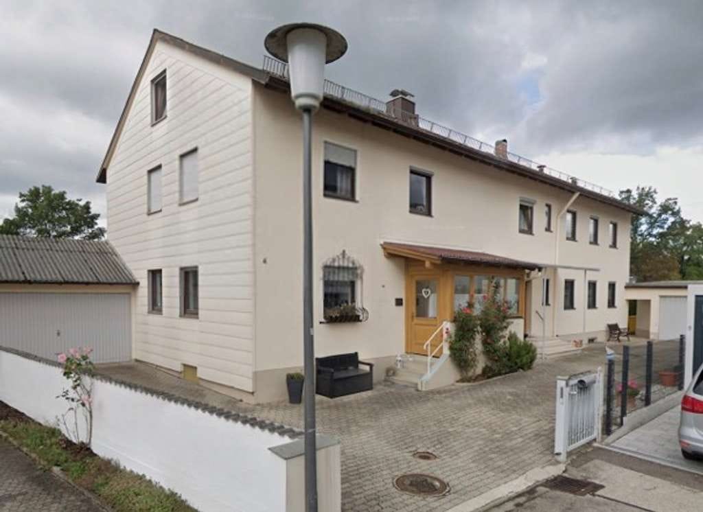 Immobilie in Garching bei München - 3-Familienhaus auf 927 qm Grundstück in Garching - Bestandsmieten mit Entwicklungspotential - Bild 0