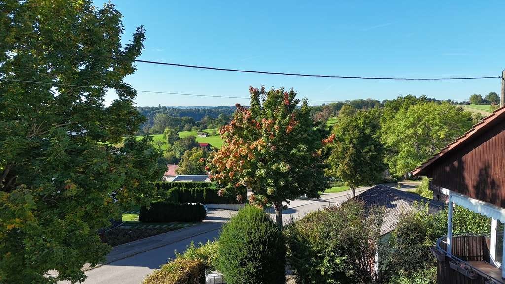 Immobilie in Sulz am Neckar - Einfamilienhaus mit unverbaubarem Südblick in Sulz-Schillerhöhe - Bild 3