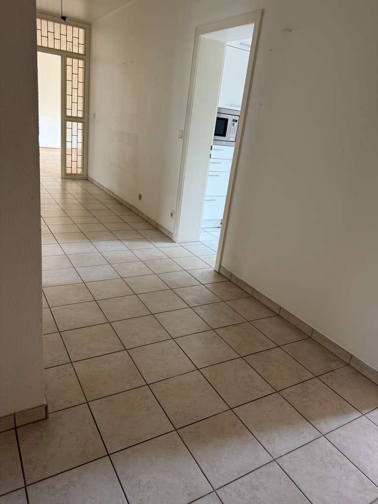 Immobilie in Meerbusch - Großzügige 4-Zimmer-Eigentumswohnung mit Sonnenbalkon in ruhiger Lage von Meerbusch-Büderich - Bild 0