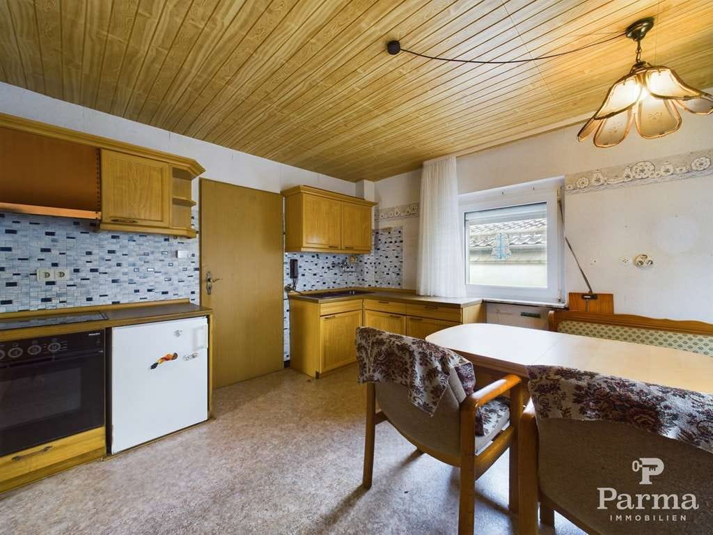 Immobilie in Hürtgenwald - Sanierungsbedürftiges Einfamilienhaus mit Baugrundstück und Doppelgarage in Hürtgenwald-Bergstein - Bild 1