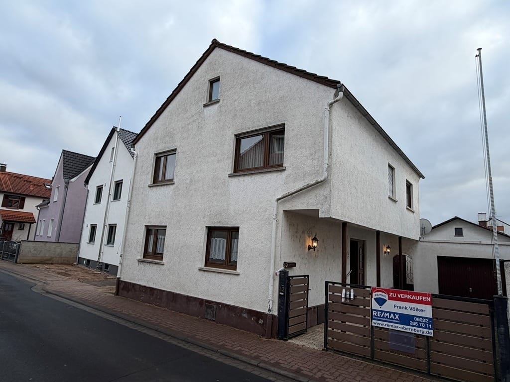 Immobilie in Karlstein am Main - Keine Käuferprovision! Kaufen Sie ab € 999,- mtl.* / EFH gr. Garten & Garage ! - Bild 1