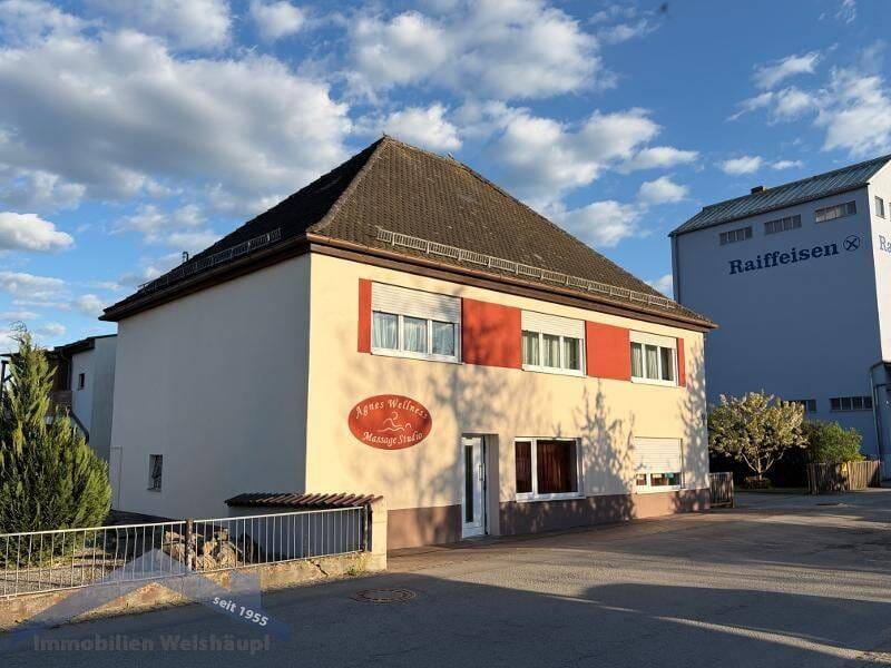 Immobilie in Künzing - Künzing gepflegtes Wohnhaus mit Büro/Praxis ,Nebengebäude und Garage - Bild 0