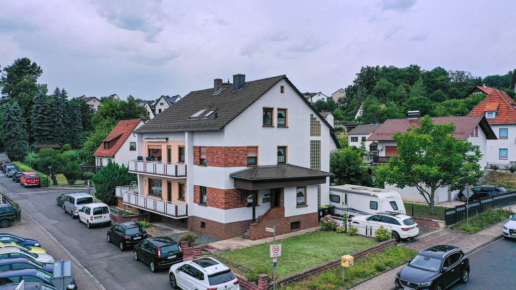 Immobilie in Meinhard - +++ Gepflegtes 3-Familienhaus mit Garten, Stellplätze, Balkone, Terrasse uvm in Grebendorf +++ - Bild 1