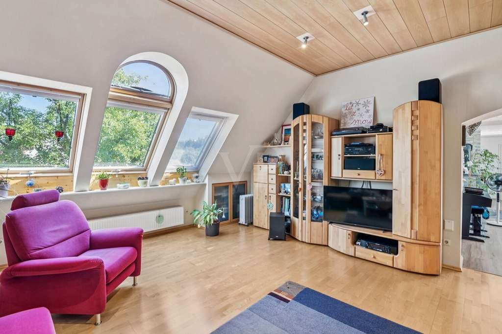 Immobilie in Mauschbach - Ehemaliger Bauernhof mit großem Wohnhaus, vielseitigen Nebengebäuden und großzügigem Grundstück - Bild 2