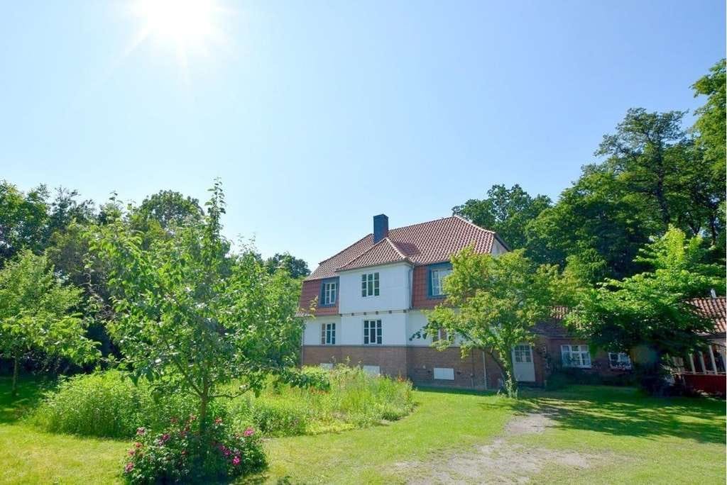 Immobilie in Steinhorst - Wunderschöne, große Landhaus-Villa auf 2.000m² idyllischem Grundstück mit Bachlauf. - Bild 1