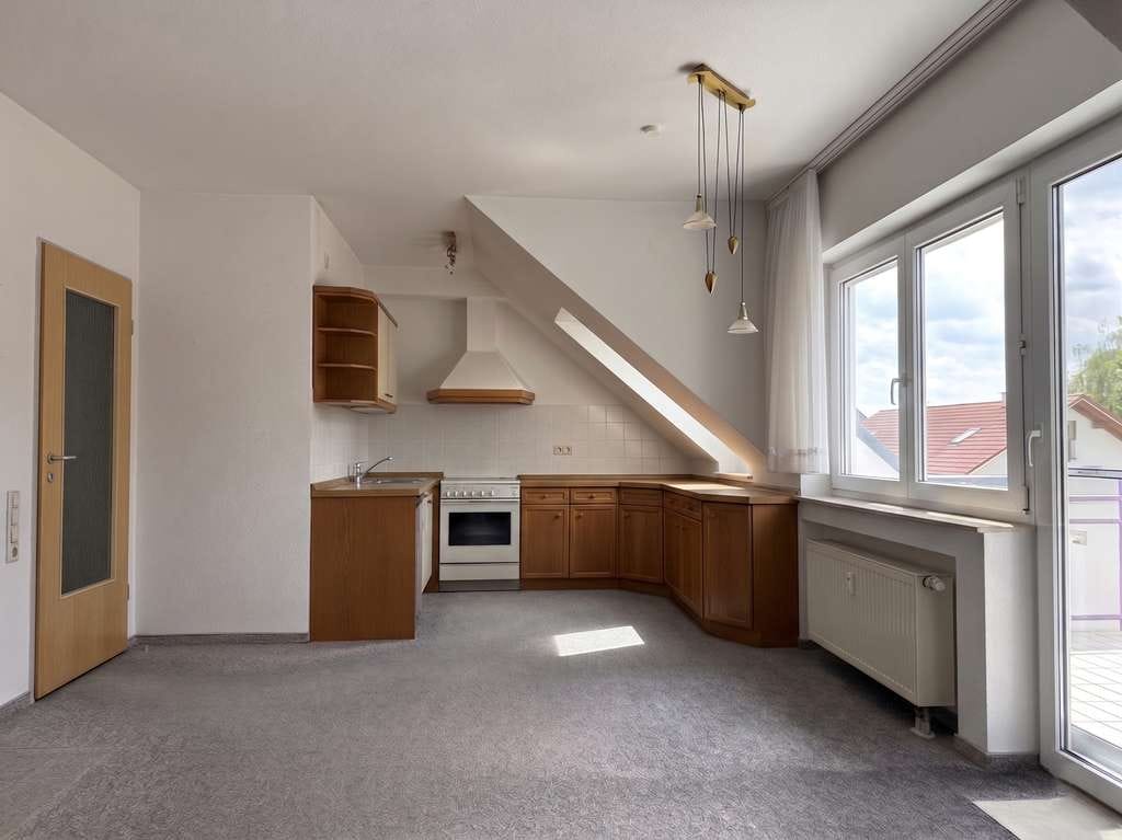 Immobilie in Illertissen - Ideal für die beste Phase des Lebens oder als Anlage: 
2-Zimmer-Wohnung mit Balkon, Aufzug & Carpor - Bild 1