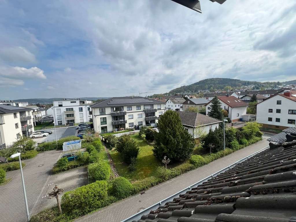 Immobilie in Gelnhausen - Gepflegte 3-Zimmer-Maisonettewohnung im Dachgeschoß mit Balkon und Fernblick - Bild 3