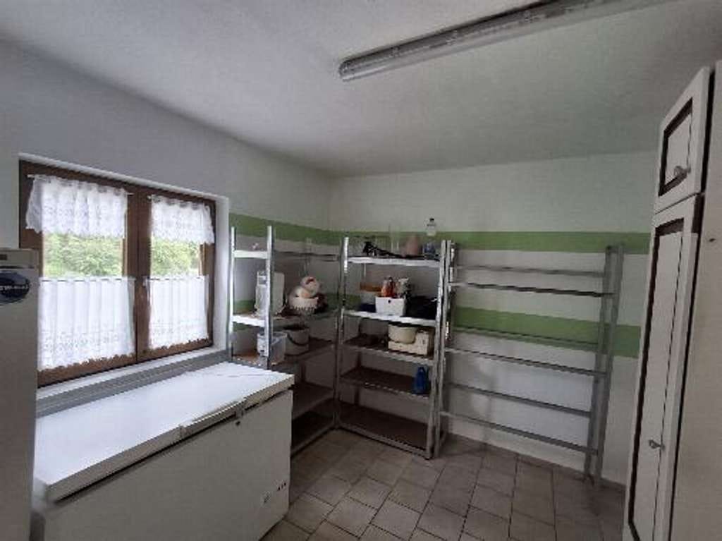 Immobilie in Patersdorf - Mehrfamilienhaus mit Gaststätte in zentraler Dorflage - Bild 3