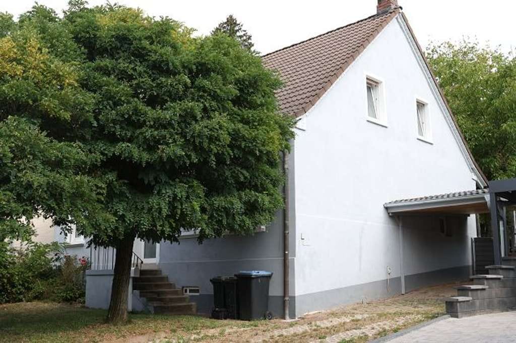 Immobilie in Jettenbach - Komplett renoviertes Einfamilienhaus mit Carport und ebenen Grundstück. - Bild 0