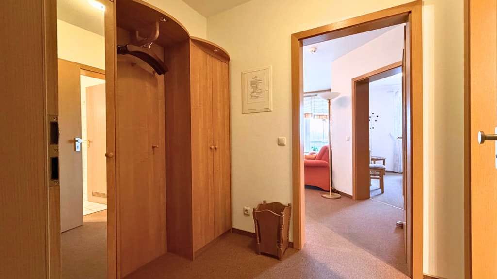 Immobilie in Bad Rodach - Gemütliche 2,5-Zimmer-Wohnung mit Balkon und Weitblick - Bild 2