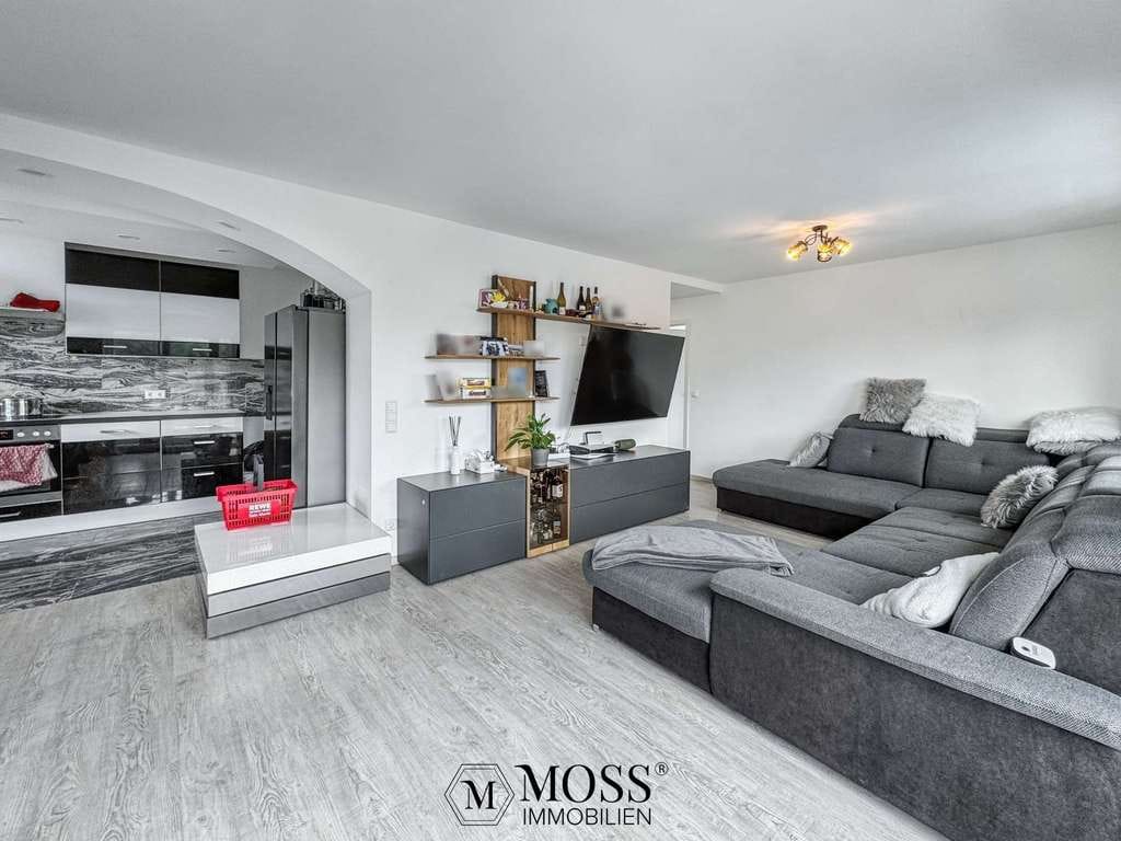 Immobilie in Heitersheim - Panorama pur – stilvolle Penthouse-Rarität mit Rundumterrasse in Heitersheim - Bild 2