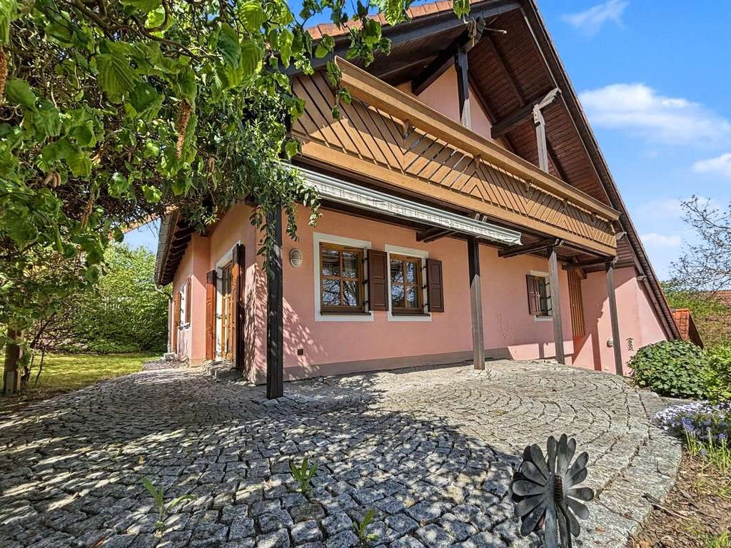 Immobilie in Wilhelmsdorf - Familienidylle mit ländlichem Charme–Großzügiges Einfamilienhaus auf Traumgrundstück in Wilhelmsdorf - Bild 2