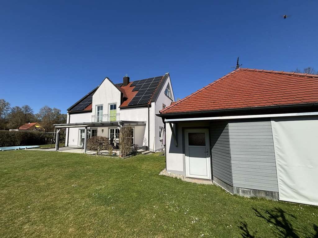 Immobilie in Langquaid - Familienparadies: EFH mit Pool, grüner Gartenvielfalt und viel Platz - Bild 0