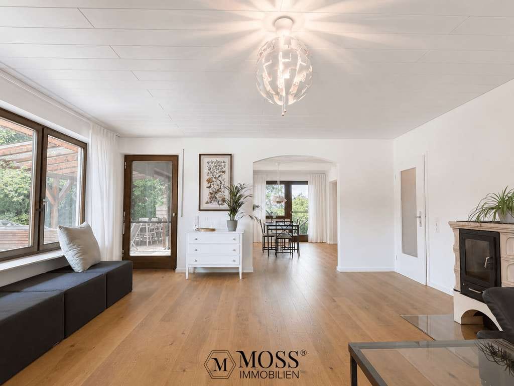 Immobilie in Heitersheim - Großzügiges Mehrfamilienhaus | 210 m² Wfl. | 7 Zimmer | 975 m² Grundstück | Garten & Garagen - Bild 3