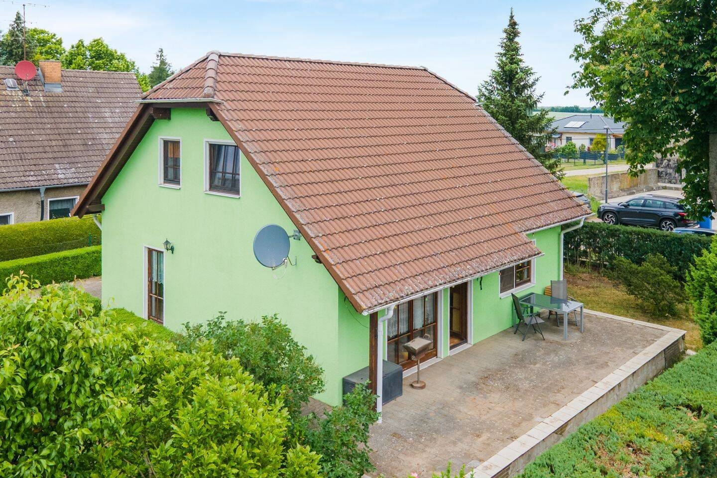 Immobilie in Reichenberg - Mit Einbauküche, Fußbodenheizung, Rollläden, Garagen u.v.m.: Landhaus-Einfamilienhaus in Reichenberg - Bild 2
