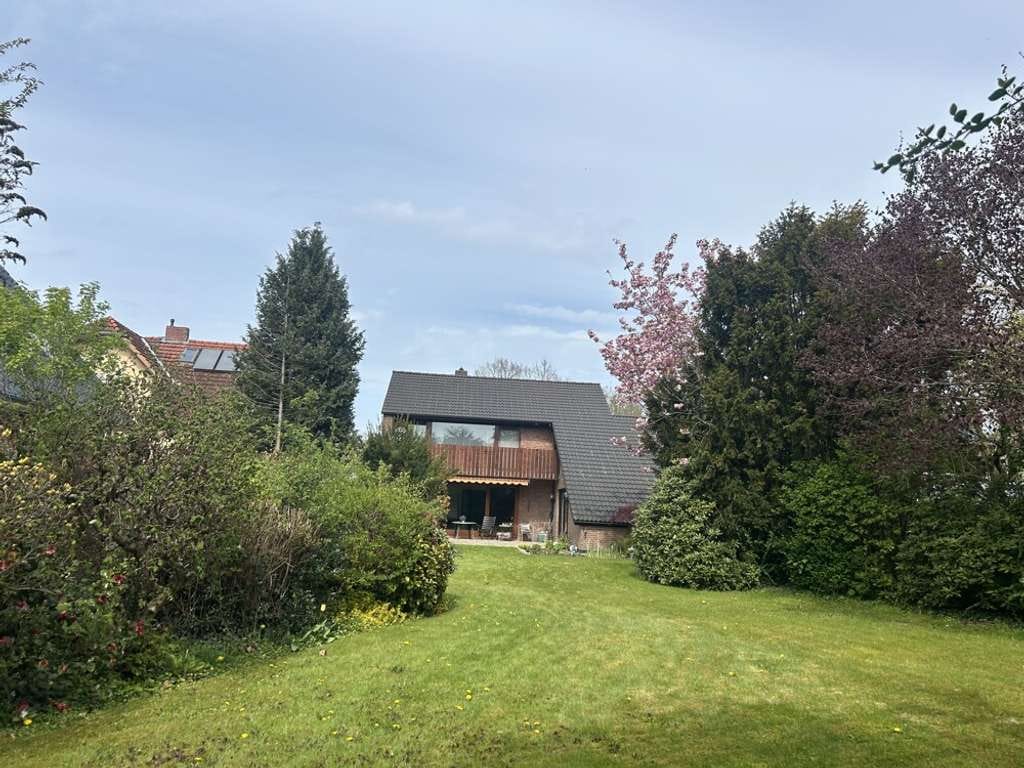 Immobilie in Prisdorf - Großzügiges Architekten - EFH 
mit 6 Zimmern und großem Garten 
sowie weiterem Bauplatz - Bild 2