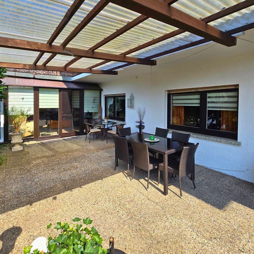 Immobilie in Lollar - Wohnen mit Weitblick: Vier-Familienhaus mit Terrasse, Gartenoase & flexiblen Nutzungsmöglichkeiten - Bild 3