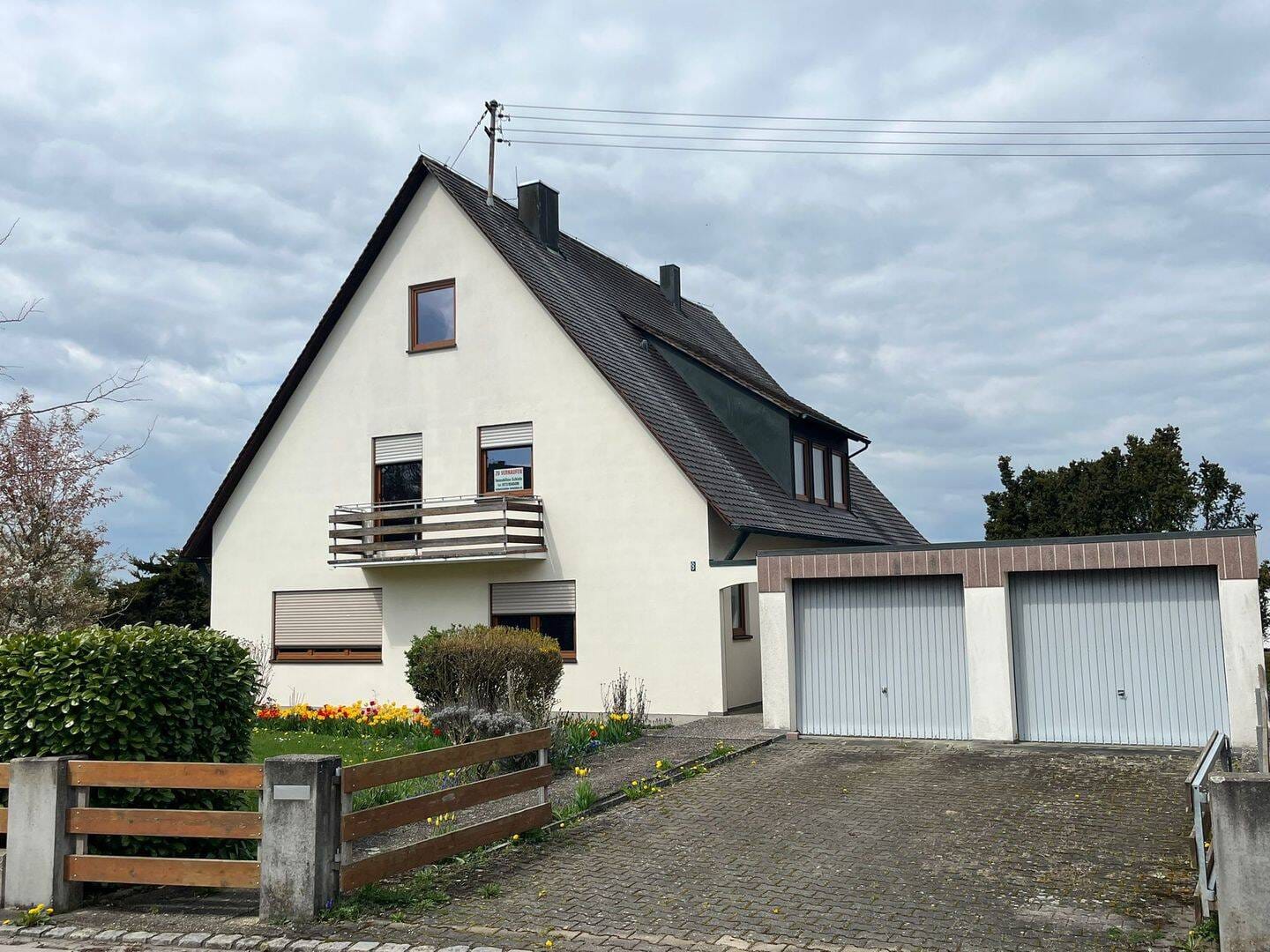 Immobilie in Monheim - Familienfreundliches Haus mit Garten und Terrasse in Monheim, leichte Hanglage - Bild 1