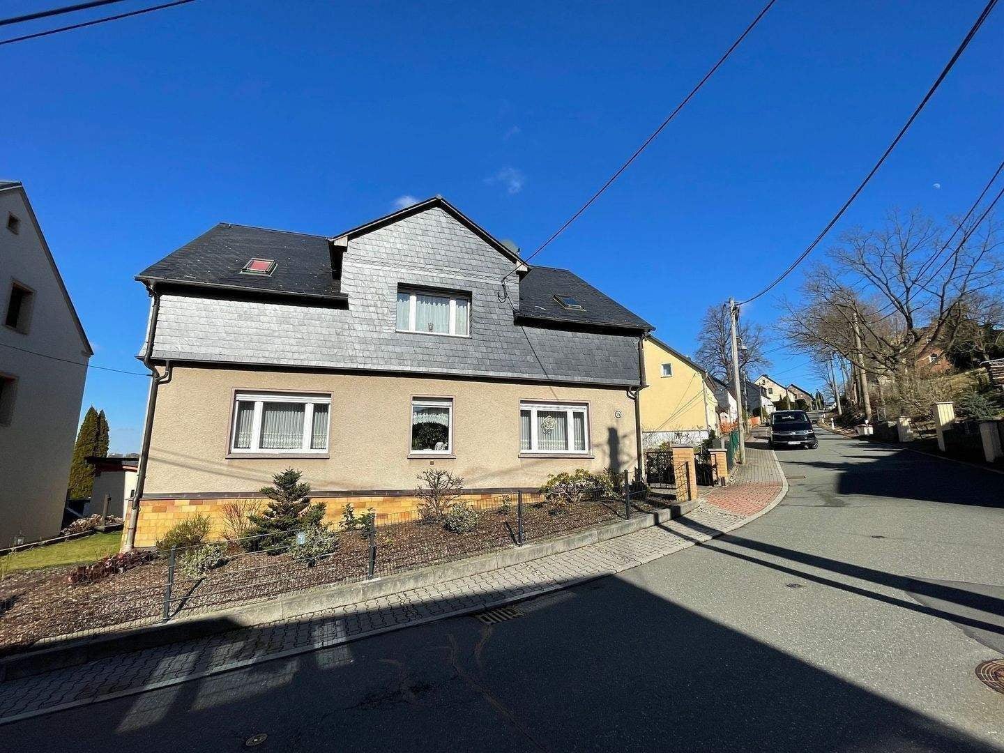 Immobilie in Stollberg/Erzgebirge -  Perfekt für die Großfamilie! Modernisiertes Traditionshaus am Schlossberg - Bild 0