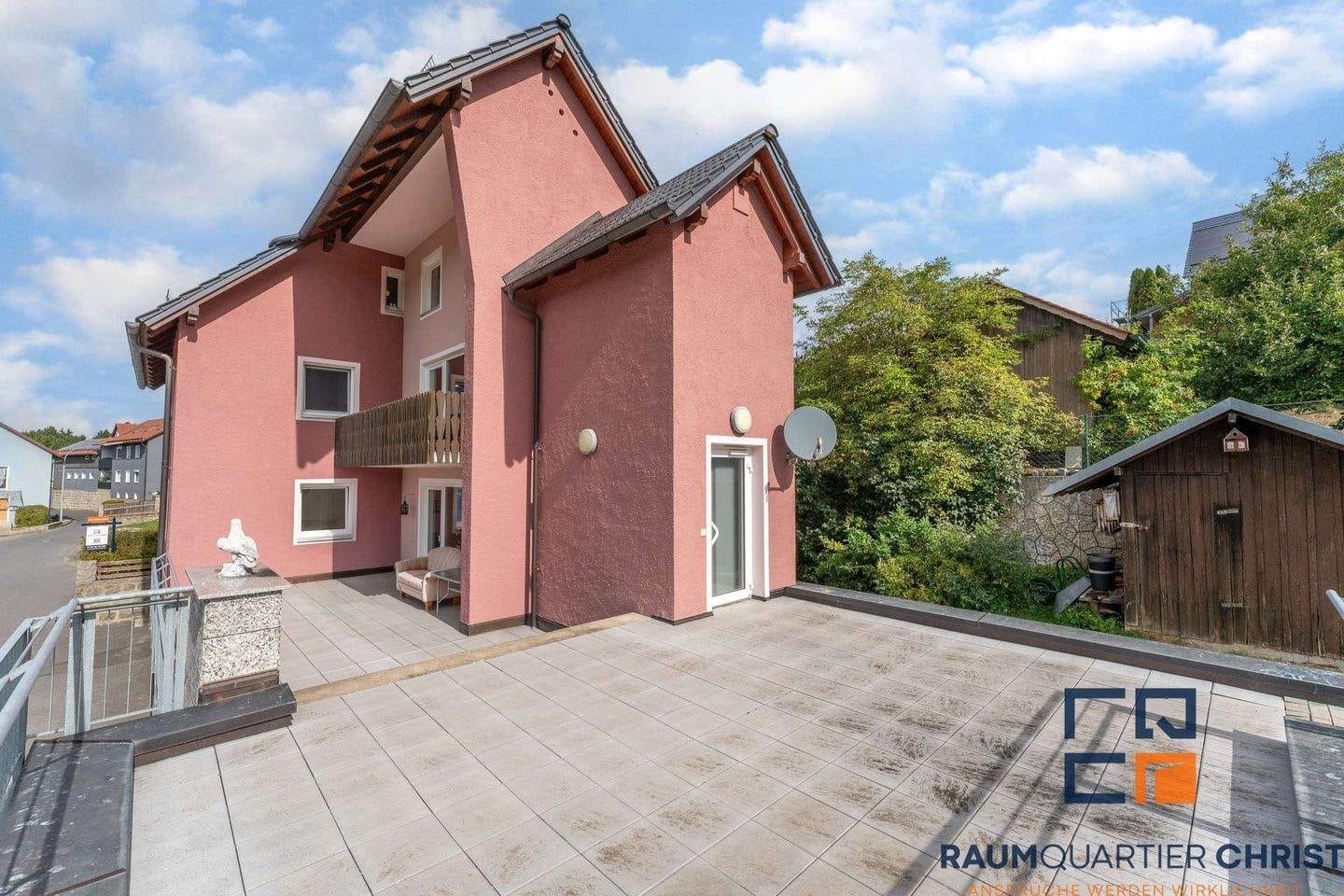Immobilie in Plößberg - Behinderten und Rollstuhlgerechtes Mehrfamilienhaus mit Aufzug, Sonnenterrasse und großen Garten - Bild 4