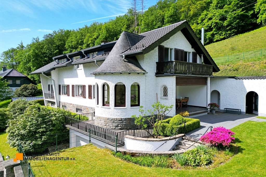 Immobilie in Marienheide - Stilvolle und moderne Villa in großzügiger Alleinlage-Atmosphäre von Marienheide - Bild 0