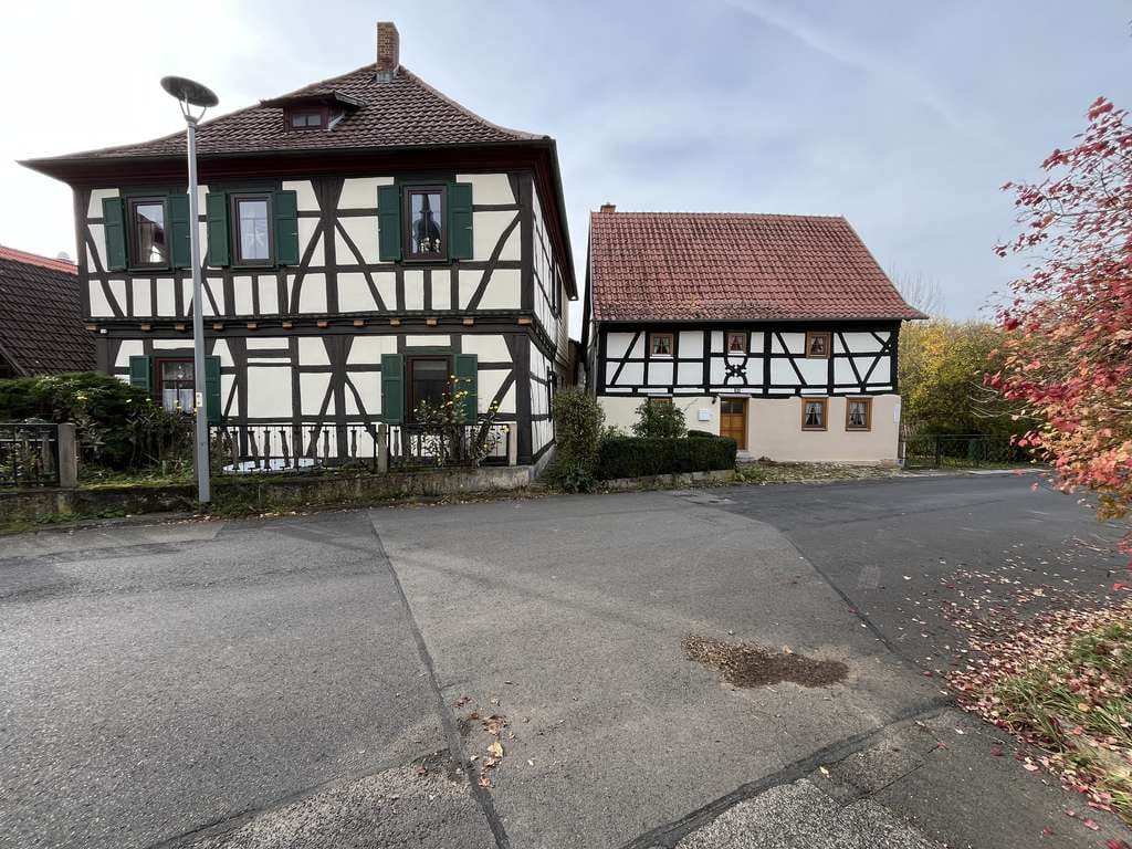 Immobilie in Grabfeld - Mit viel Liebe zum Detail saniertes Einfamilienhaus in typisch fränkischem Fachwerkstil - Bild 1