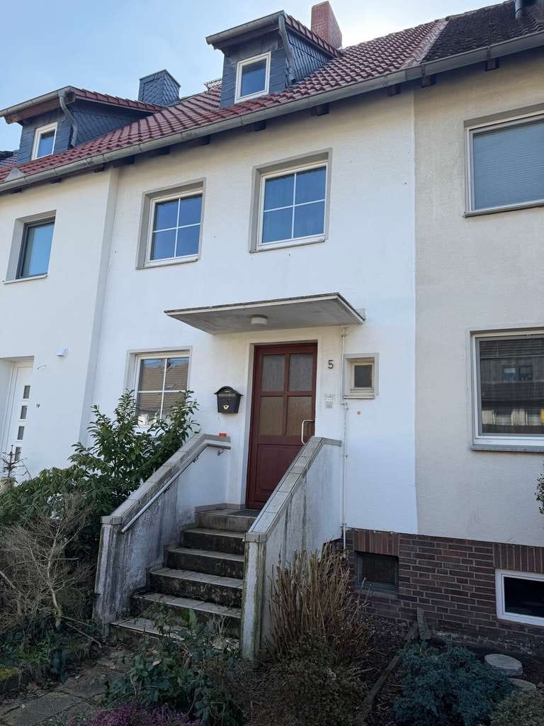 Immobilie in Langenhagen - Ihr neues IMMOBILIEN QUARTIER: charmantes Reihenhaus – bereit für frischen Wind in Engelbostel - Bild 0