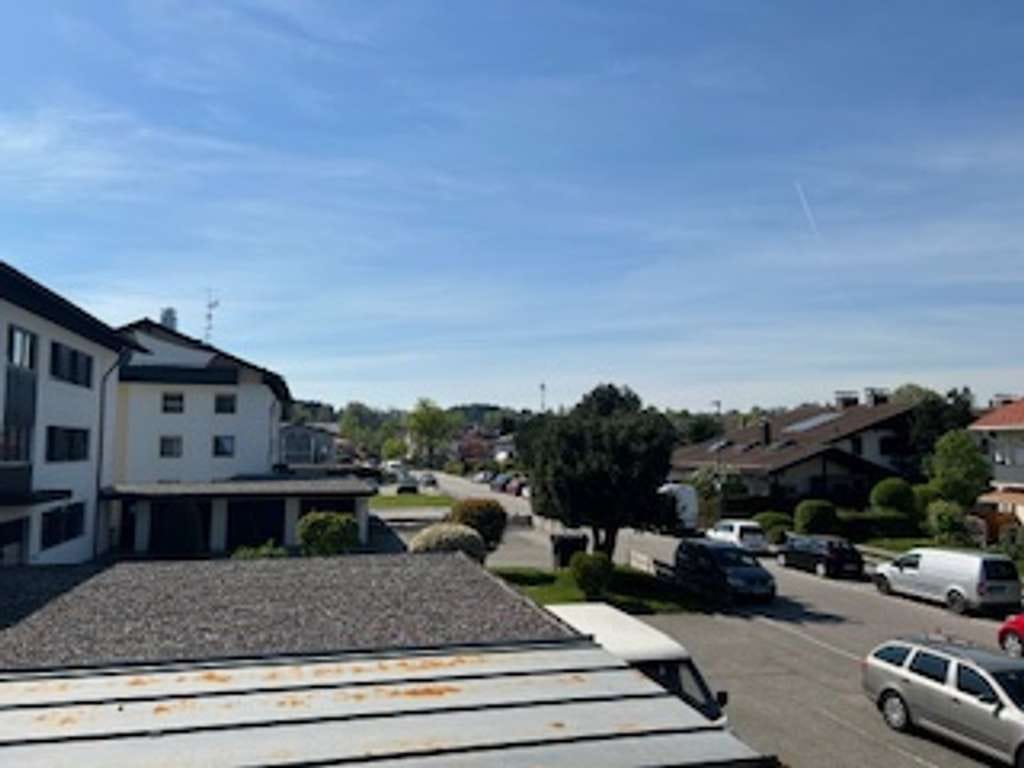 Immobilie in Chiemsee - "In zentraler, ruhiger Lage von Prien: 2,5 Zimmer- Etagen-Eigentumswohnung in gepflegtem Wohnhaus!"" - Bild 0