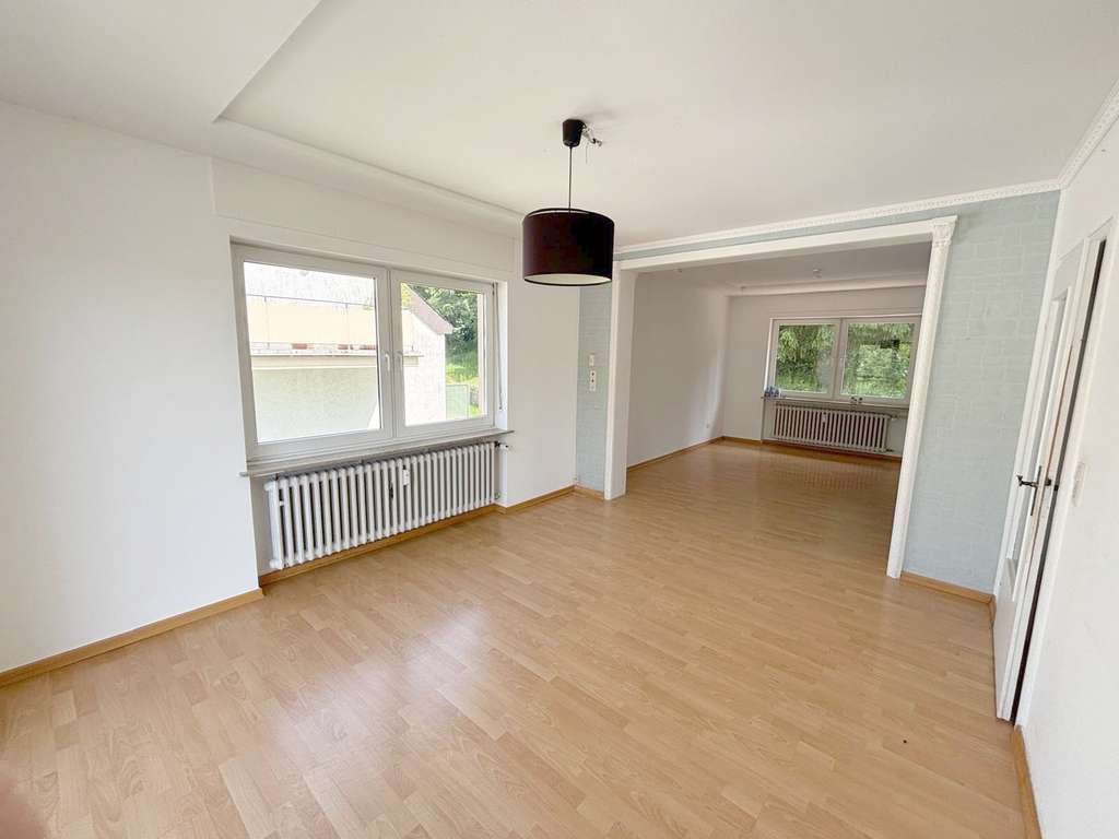Immobilie in Trier - Dreifamilienhaus in Trier-Olewig: Garten, 2 Garagen, voll unterkellert - Bild 2