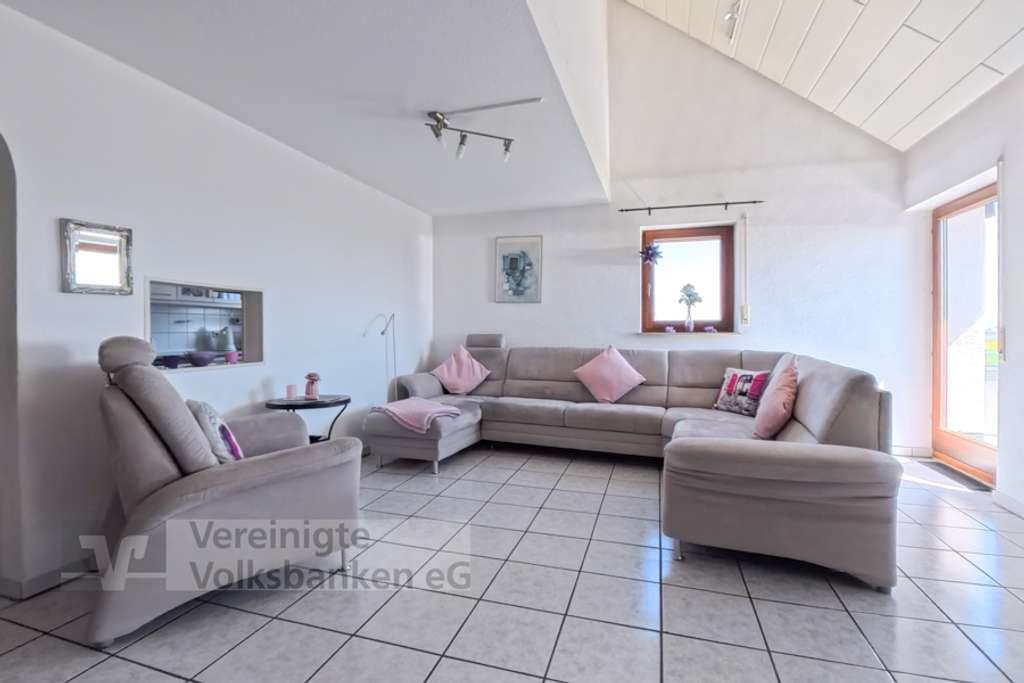 Immobilie in Walddorfhäslach - Lichtdurchflutete Maisonette mit stilvoller Galerie und 2 Autoabstellplätzen sucht Familie . - Bild 2