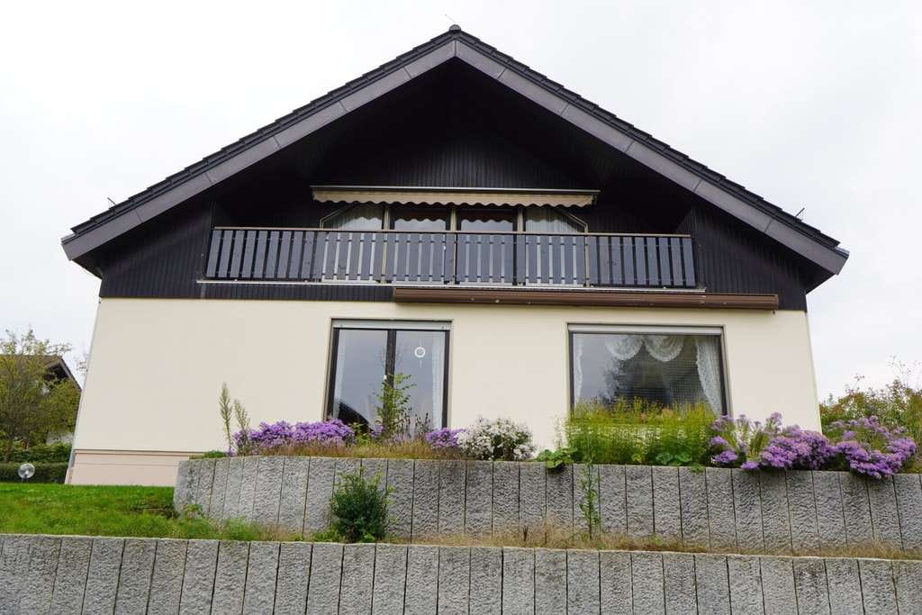 Immobilie in Warthausen - Ruhiges 1- 2 Familienhaus in Oberhöfen - Bild 3