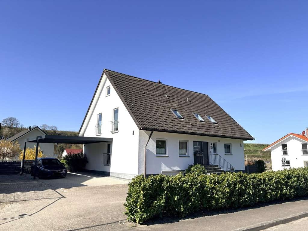 Immobilie in Vogtsburg im Kaiserstuhl - Bezugsfreie Eigentumswohnung in gepflegtem Zweifamilienhaus auf Erbbaurecht - Bild 0