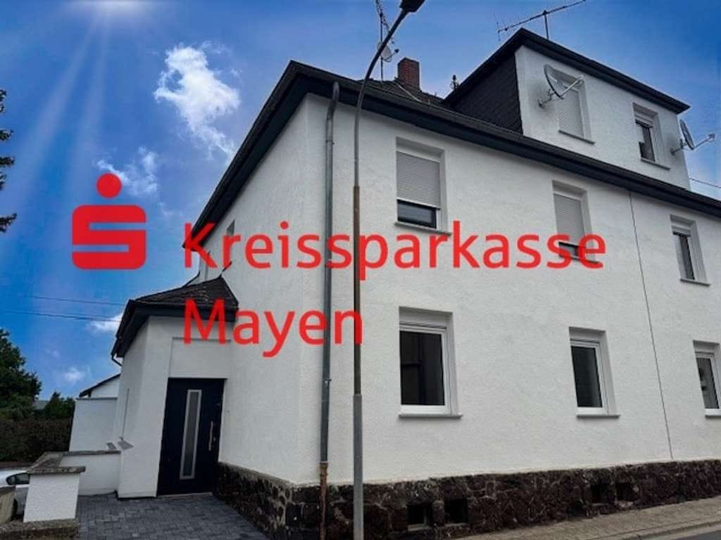 Immobilie in Ochtendung - Kernsanierte Doppelhaushälfte Platz für 2-3 Fahrzeugen in einer Garage - Bild 0