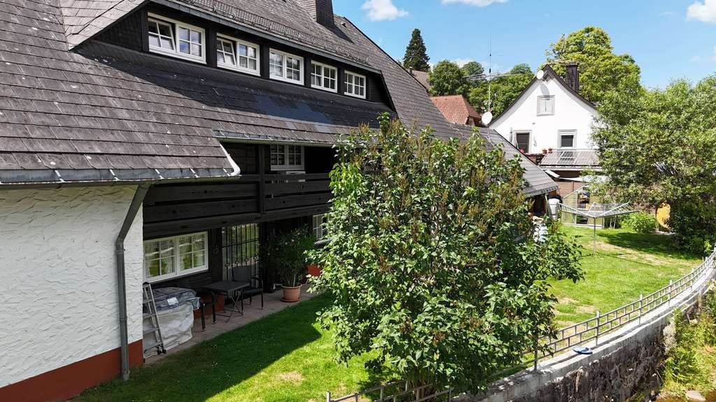 Immobilie in Lenzkirch - Gelegenheit - Schwarzwaldhaus mit Ferienwohnungen im Hochschwarzwald ! - Bild 1