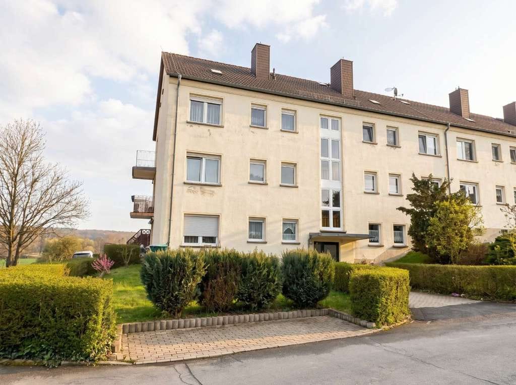 Immobilie in Bad Bibra - Gut geschnittene 4-Zimmer Eigentumswohnung mit Balkon und Garage in Bad Bibra - Bild 1
