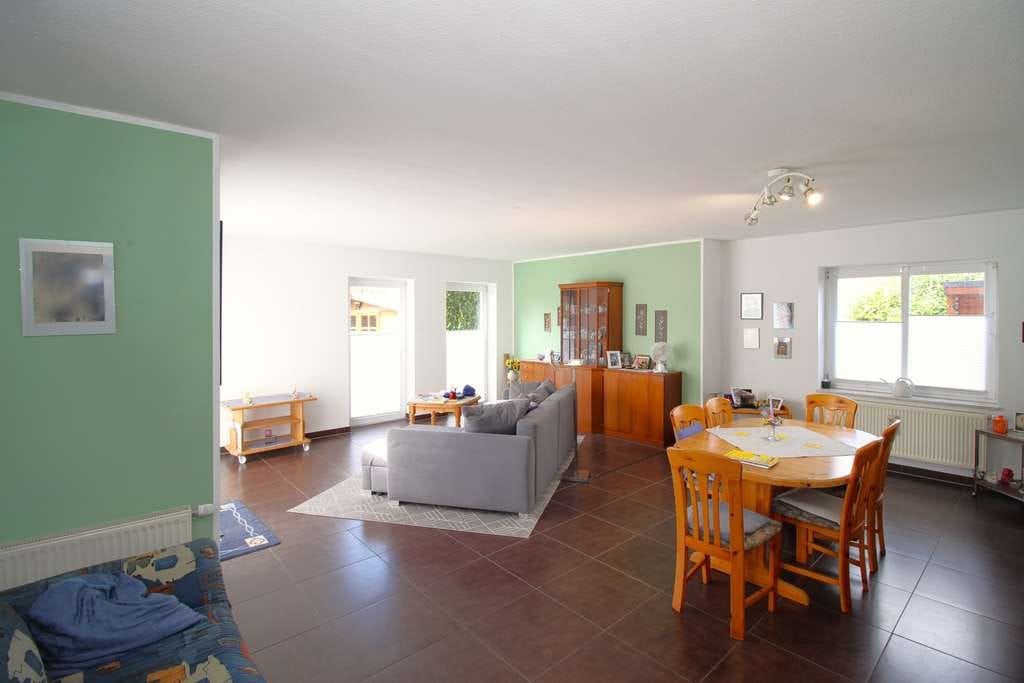 Immobilie in Kropp - Gepflegtes Zweifamilienhaus mit Carport, Terrasse und Loggia in ruhiger Wohnlage - Bild 4