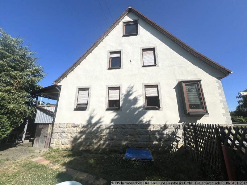 Immobilie in Rot am See - Gemütliches, geräumiges 2-Familienhaus mit Garage, Balkon, Terrasse und Gärtle - Bild 1