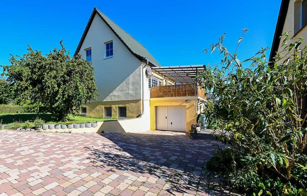 Immobilie in Dolgen am See - ruhig gelegenes Einfamilienhaus in Feldrandlage mit 6,5 Zimmern, 2 Garagen, Ausbaureserve - Bild 0
