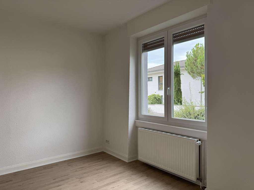 Immobilie in Kirchheim an der Weinstraße - Einfamilienhaus mit Garage und Hof in ruhiger Lage - Bild 3