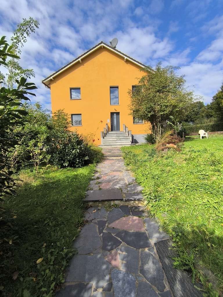 Immobilie in Niddatal - 5 Familienwohnhaus voll vermietet mit zusätzlicher Fläche zur Bebauung mit einem weitern Wohnhaus - Bild 0