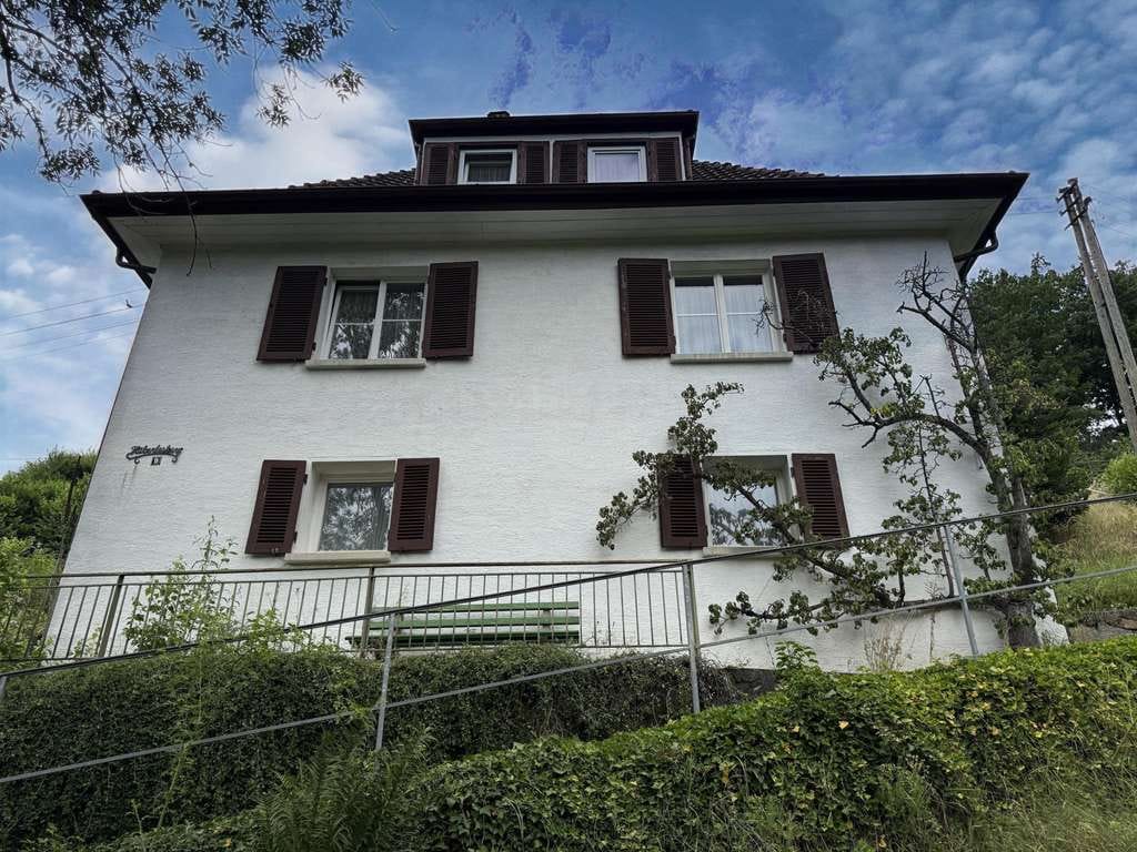 Immobilie in Schiltach - Charmantes Einfamilienhaus mit Potenzial in  naturnaher, idyllischer Hanglage von Schiltach - Bild 3